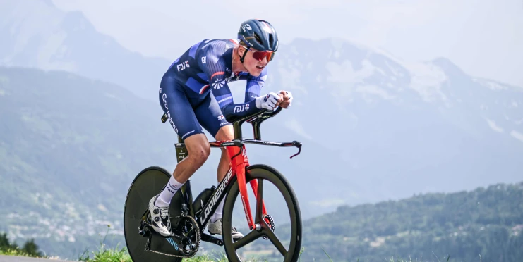 Jízda na červenou a pokuta 100 eur pro každého. Ve Španělsku si došlápli na cyklisty