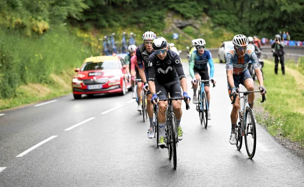 Nejbizarnějším úrazem roku 2025 se stává... šálek čaje v podání italského cyklisty!