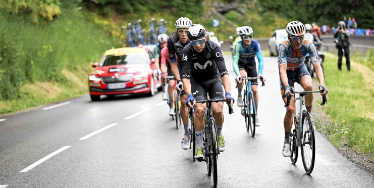 Nejbizarnějším úrazem roku 2025 se stává... šálek čaje v podání italského cyklisty!