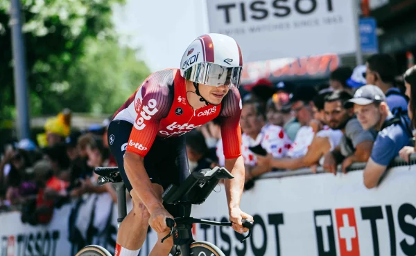 Skončili na Giru kvůli kravskému hnoji? Cyklistický tým připouští bizarní nákazu