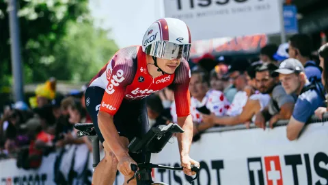 Skončili na Giru kvůli kravskému hnoji? Cyklistický tým připouští bizarní nákazu