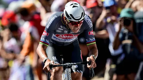 Ukončí Tadej Pogačar cyklokrosovou kariéru Van der Poela? Expert má jasno