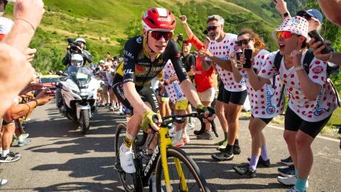 Vingegaard nesetřásl Pogačara, po dojezdu na Mont Ventoux ho navíc srazil fotograf