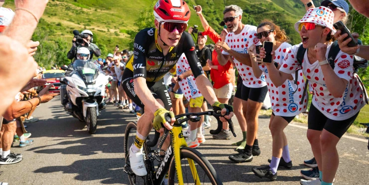 Vingegaard nesetřásl Pogačara, po dojezdu na Mont Ventoux ho navíc srazil fotograf