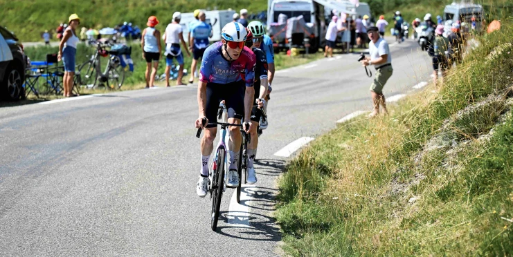 Toaleta! Toaleta! Cyklista se omlouvá fanouškovi za to, v jakém stavu zanechal jeho obytňák