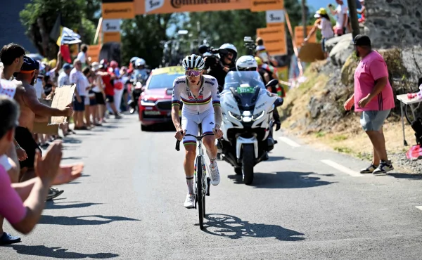 Vyhrál Tour de France, ale nudil se u toho. Pogačar se stal obětí týmové taktiky