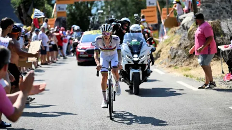 Vyhrál Tour de France, ale nudil se u toho. Pogačar se stal obětí týmové taktiky