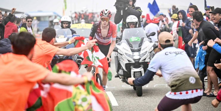 Pokutovat týmové vozidlo za sražení fanouška nedává smysl, zlobí se Vingegaardův šéf