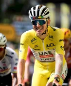 V Emirátech prý budují umělá stoupání. Kvůli zvýhodnění Tadeje Pogačara