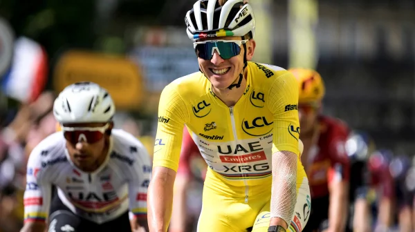 Nevěřím tomu příběhu. Bývalý dopingový hříšník zpochybňuje Pogačarovu dominanci