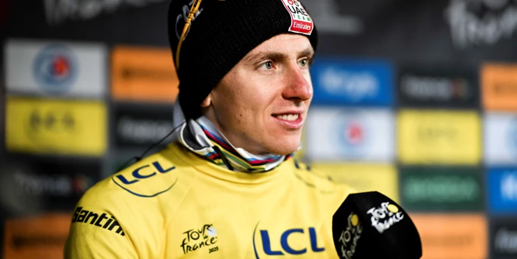 Za Pogačarovo zraněné koleno na Tour mohla Visma. Srazil se s jejím týmovým autem