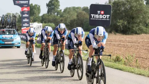 Sportovní ředitel Israele na Vueltě: Kopou do auta, plivou na mě, říkají mi vrahu