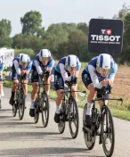 Sportovní ředitel Israele na Vueltě: Kopou do auta, plivou na mě, říkají mi vrahu