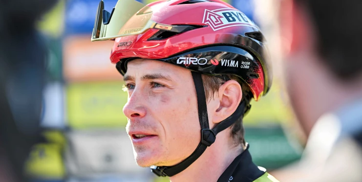 Díry, výmoly, nevhodný sjezd. 'Potížista' Vingegaard zahájil sezónu kritikou organizátorů