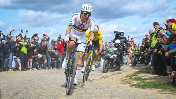 Nohy jako špagety... Tadej Pogačar si dá od Paříž-Roubaix minimálně roční pauzu