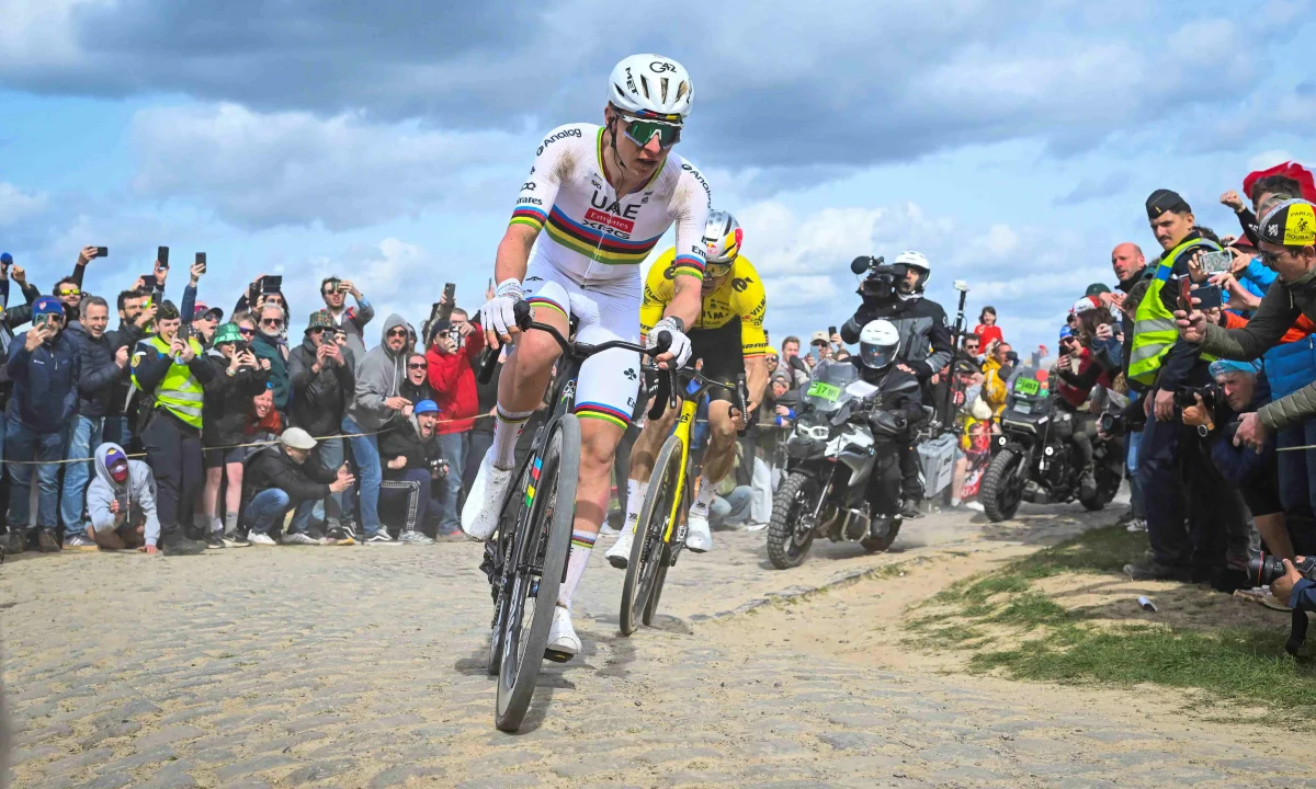 Nohy jako špagety... Tadej Pogačar si dá od Paříž-Roubaix minimálně roční pauzu