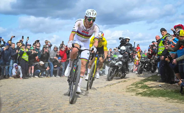 Nohy jako špagety... Tadej Pogačar si dá od Paříž-Roubaix minimálně roční pauzu