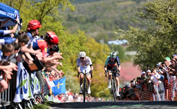 Rozruch kolem Seixase? Pogačar prý na Lutychu francouzského mladíka úmyslně zdeptal