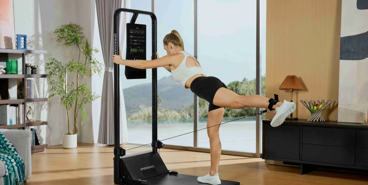 Výmluvy mizí. Chytrá domácí posilovna bourá největší překážku cvičení – nedostatek času