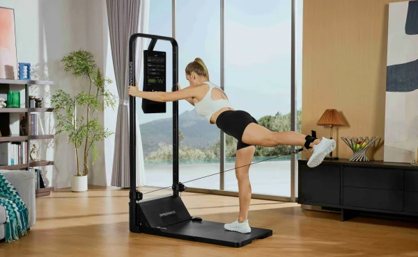 Výmluvy mizí. Chytrá domácí posilovna bourá největší překážku cvičení – nedostatek času