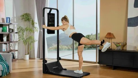 Výmluvy mizí. Chytrá domácí posilovna bourá největší překážku cvičení – nedostatek času