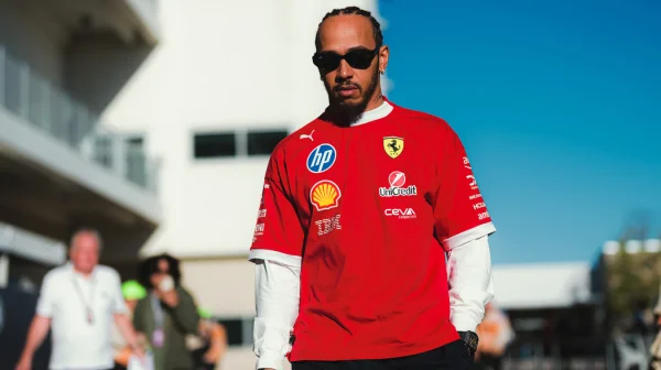 Ten úplně nejhorší v historii? Lewis Hamilton překonal historický zápis Ferrari