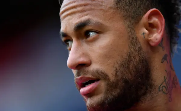 Neymar se chtěl vrátit do Barcelony. Kvůli Messimu