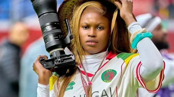 Jsem v nebezpečí, upozorňovala během finále africká kráska s fotoaparátem