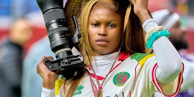 Jsem v nebezpečí, upozorňovala během finále africká kráska s fotoaparátem