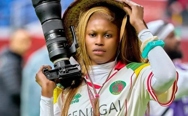 Jsem v nebezpečí, upozorňovala během finále africká kráska s fotoaparátem