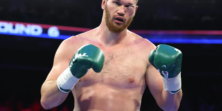 Chystá se na zápas s Furym. A tak se ruský boxer popral v přípravě s medvědem