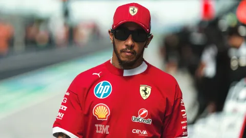 Hamilton je na dně a naznačuje: Za oponou se toho děje hodně a není to hezká zkušenost