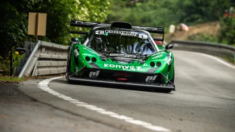 Na brněnském okruhu startuje mistrovství ČR v závodech automobilů do vrchu