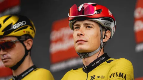 Už žádné rozdávání dárků, vyzývá expert Jonase Vingegaarda k sobečtějšímu chování