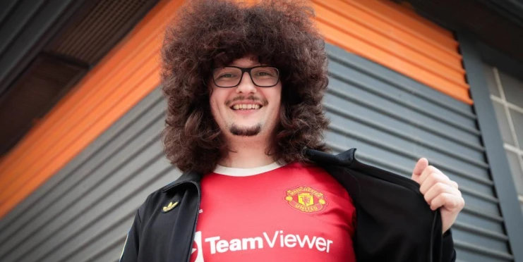 Den D je tady! Fanoušek Manchesteru má dnes šanci shodit 500 dní nestříhané háro