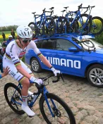 Pogačarův domestik se pustil do Van Aerta a Van der Poela. Malicherné, komentuje jejich chování