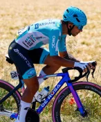 Jsem nevinný, hájí se cyklista, který poslal na Giru soupeře hlavičkou k zemi