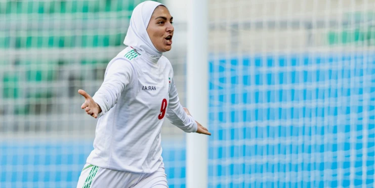 Dali ji záruky a slíbili beztrestnost. Íránská fotbalistka přišla i tak po návratu o majetek