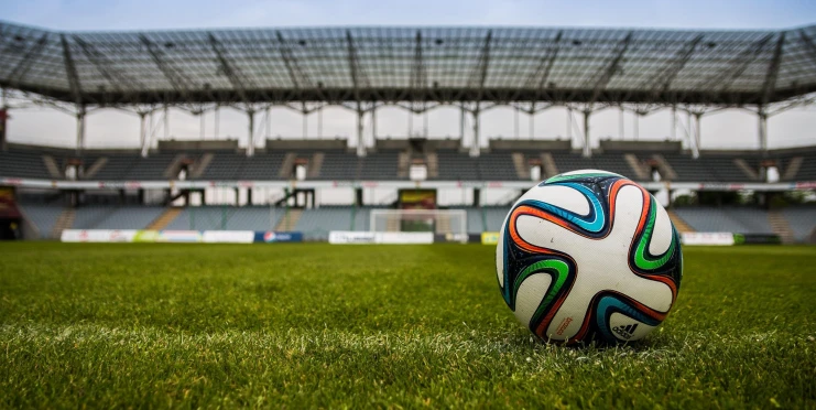 Fotbalista porušil pravidla 252krát! FA ho tvrdě potrestala právě na narozeniny