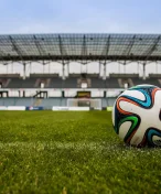 Fotbalista porušil pravidla 252krát! FA ho tvrdě potrestala právě na narozeniny