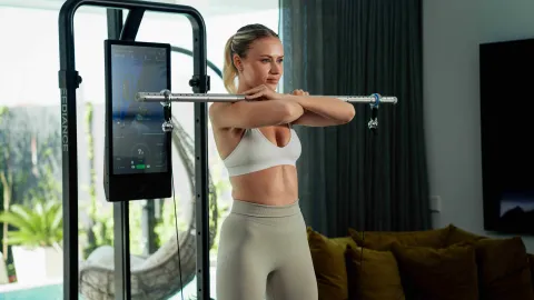 Jak zvládnout novoroční předsevzetí cvičit? Zapojte domácí posilovny s umělou inteligencí