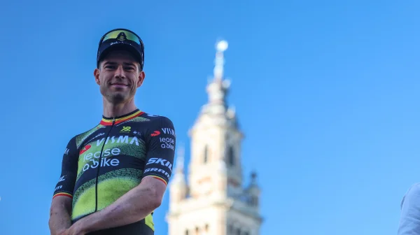 Van Aert poprvé po zranění závodil. Teď mluví kvůli defektu těsně před cílem o sabotáži