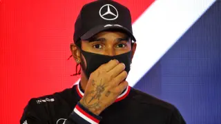 Hamilton i s prasklou pneumatikou ovládl Velkou cenu Británie F1