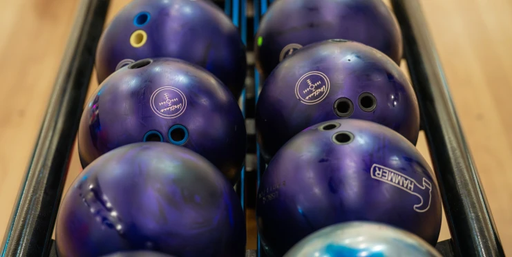 Revoluce v bowlingu: Populární typ koulí dostal stopku už i v Česku