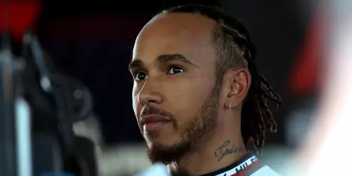 Hamilton kritizuje ostatní piloty, že společně s ním nebojují za lidská práva