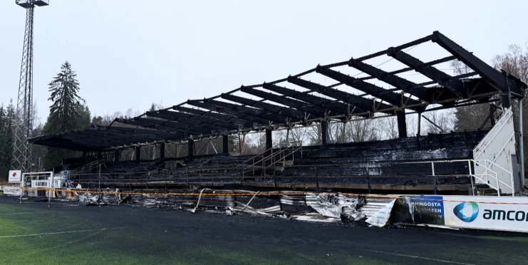 Finský klub sestoupil z ligy, tak mu zapálili stadion. Obviněni jsou patnáctiletí chlapci