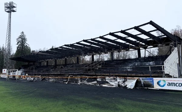 Finský klub sestoupil z ligy, tak mu zapálili stadion. Obviněni jsou patnáctiletí chlapci