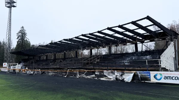 Finský klub sestoupil z ligy, tak mu zapálili stadion. Obviněni jsou patnáctiletí chlapci