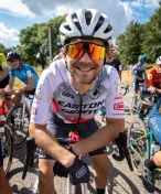 Vykloubený prst na šampionátu? Pro cyklokrosaře Van den Hama žádný problém