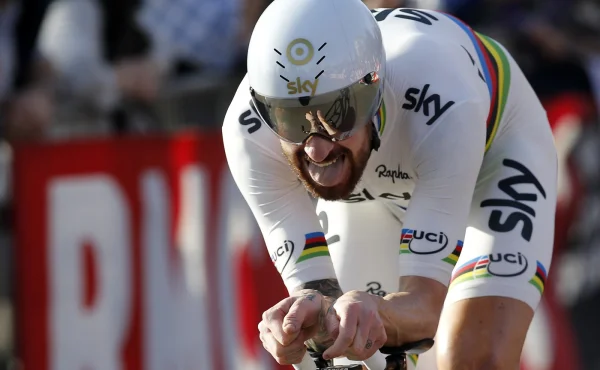 Sir Bradley promluvil o poměrech v britském nároďáku: Rasismus a homofobie